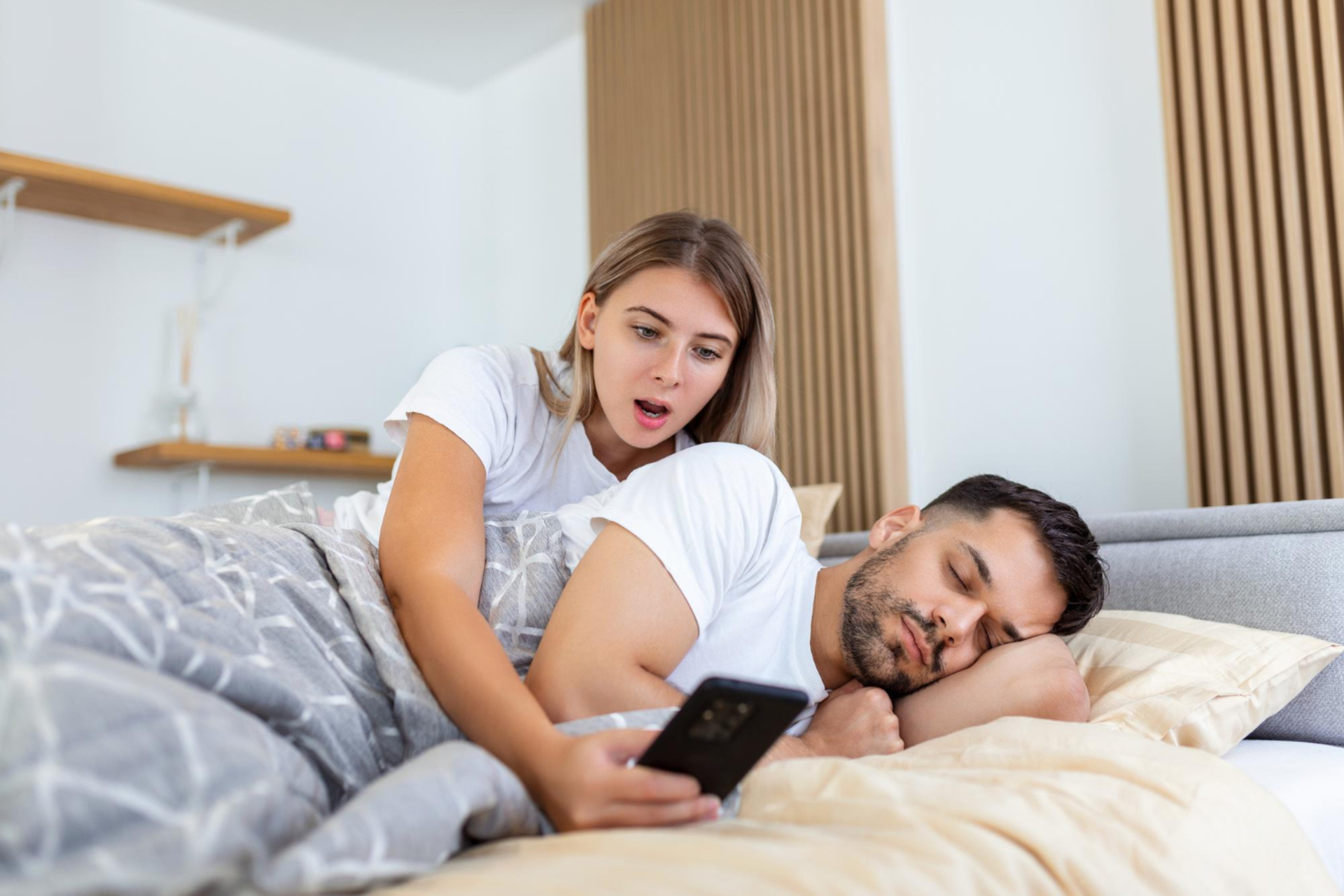 マッチングアプリで既婚者を見抜く方法と対策
